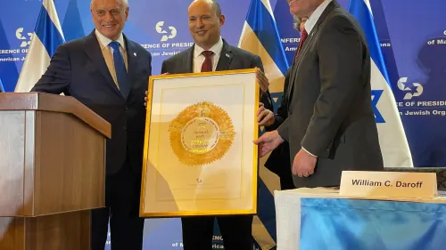 Conference of Presidents of Major American Jewish Organizations CEO William Daroff (left) and Vice Chair Malcolm Hoenlein (right) present a plaque to Israeli Prime Minister Naftali Bennett at the American Jewish leaders summit in Jerusalem, Feb. 20, 2022. Photo by Alex Traiman.