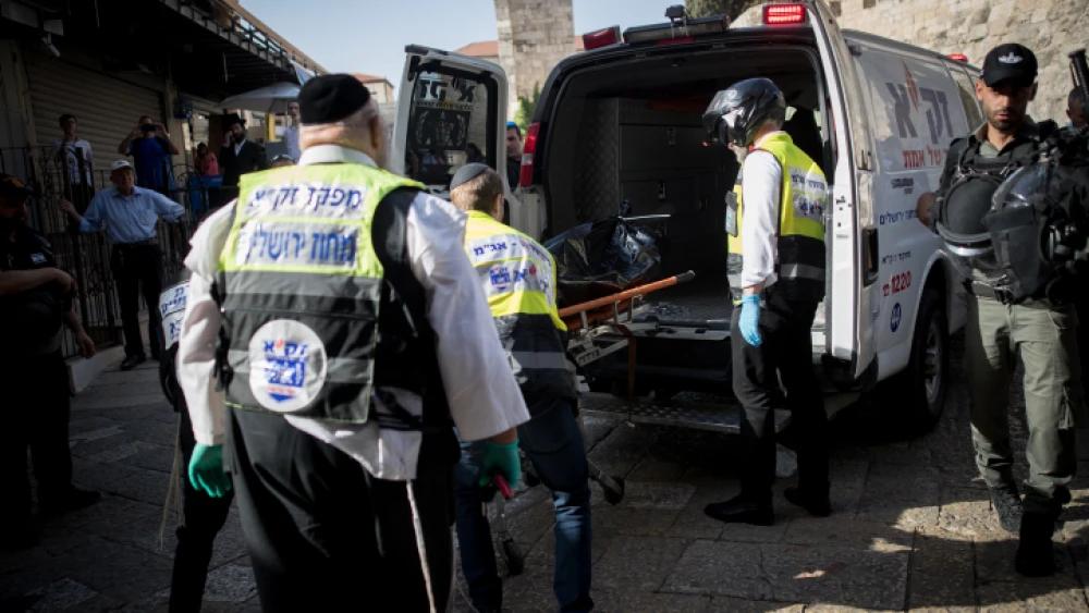 Israeli security forces and medics remove the body of a Palestinian man who stabbed two Israelis in the Old City of Jerusalem, on May 31, 2019. The attack occurred as Muslims marked the last Friday of the month of Ramadan. Photo by Yonatan Sindel/Flash90.