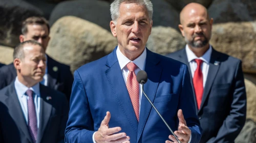 U.S. House Speaker Kevin McCarthy (center) and Knesset Speaker Amir Ohana (right) visit the Yad Vashem Holocaust Memorial in Jerusalem on May 1, 2023. Photo by Yonatan Sindel/Flash90.