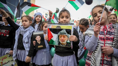 Palestinians rally in the Judean city of Hebron in support of terrorists held in Israeli jails, April 22, 2024. Photo by Wisam Hashlamoun/Flash90.