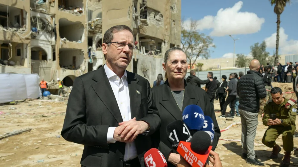 Israeli President Isaac Herzog and his wife Michal at a missile impact site in the southern city of Arad, March 22, 2026. Photo by Ma'ayan Toaf/GPO.