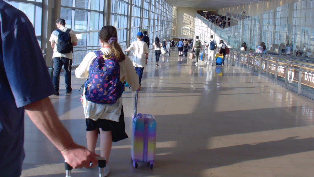 New immigrants to Israel arrive at Ben-Gurion International Airport on Aug. 27, 2026. Photo by Jessica Russak-Hoffman.