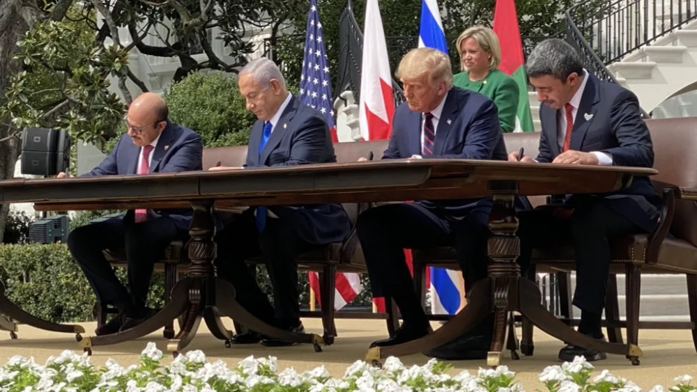 From left: Bahraini Foreign Minister Abdullatif bin Rashid Al Zayani, Israeli Prime Minister Benjamin Netanyahu, U.S. President Donald Trump, Emirati Foreign Minister Abdullah bin Zayed Al Nahyan hold up the Abraham Accords signed at the White House as the UAE and Bahrain normalize ties with Israel, Sept. 15, 2020. Source: Dan Scavino via Twitter.