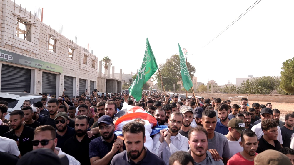 Palestinians carry the body of Thamin Khalil Reda Dawabsheh, who was allegedly shot and killed by Israelis in the village of Duma, near Nablus (Shechem) in Samaria, Aug. 13, 2025. Photo by Flash90.