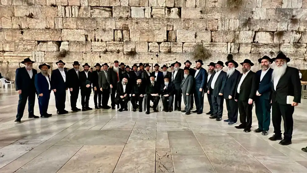 Chief Rabbi of Israel David Lau and 25 Chabad rabbis from North America and Australia after reading a prayer for hostages and soldiers at the Western Wall in Jerusalem, Oct. 23, 2023. Courtesy of Yisrael Bernath.