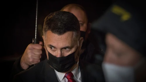 Gideon Sa'ar gives a press conference as he meets with Israeli hospital directors at a protest tent outside the Finance Ministry in Jerusalem on Jan. 19, 2021. Photo by Olivier Fitoussi/Flash90.