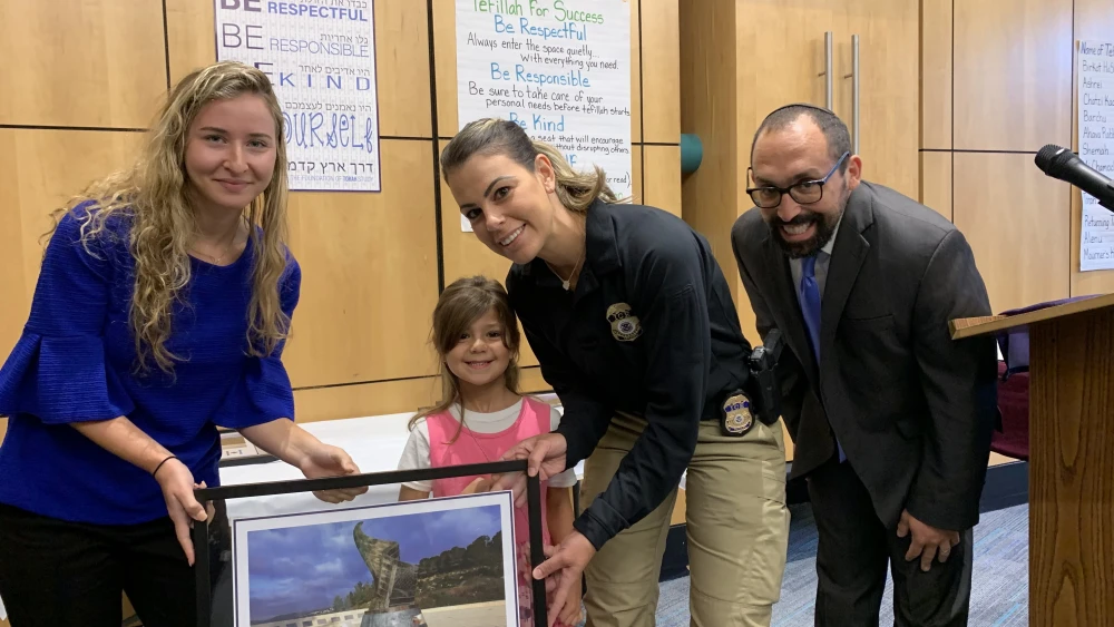 Sunny Cohen, Leann Lugashi and her daughter, and Rabbi David Fein