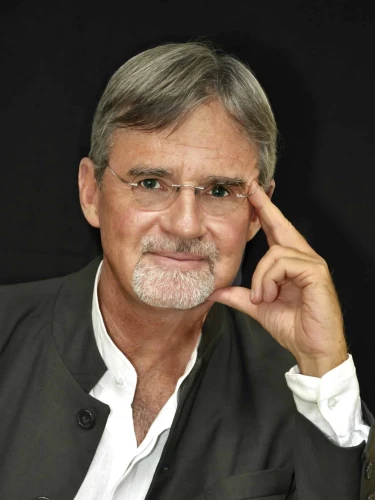 Kai Bird, 2013. Credit: Stephen Frietch via Wikimedia Commons.