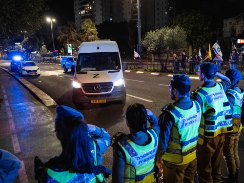People and Israeli security forces pay their respects as the convoy carrying the bodies of hostages arrive at the Abu Kabir Forensic Institute in Tel Aviv, on Oct. 16, 2025. Photo by Yonatan Sindel/Flash90.