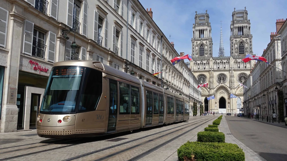 A tram travels down Jeanne-d'Arc Street in Orléans, France, on June 24, 2018. Credit: Bmazerolles via Wikimedia Commons.