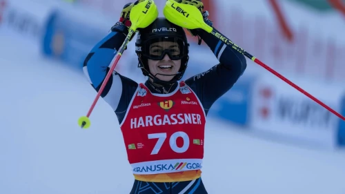 Noa Szollos en una competencia de esquí en Kranjska Gora, Eslovenia, en enero de 2026. Crédito: Peter Szollos/Nivelco Racing Team.