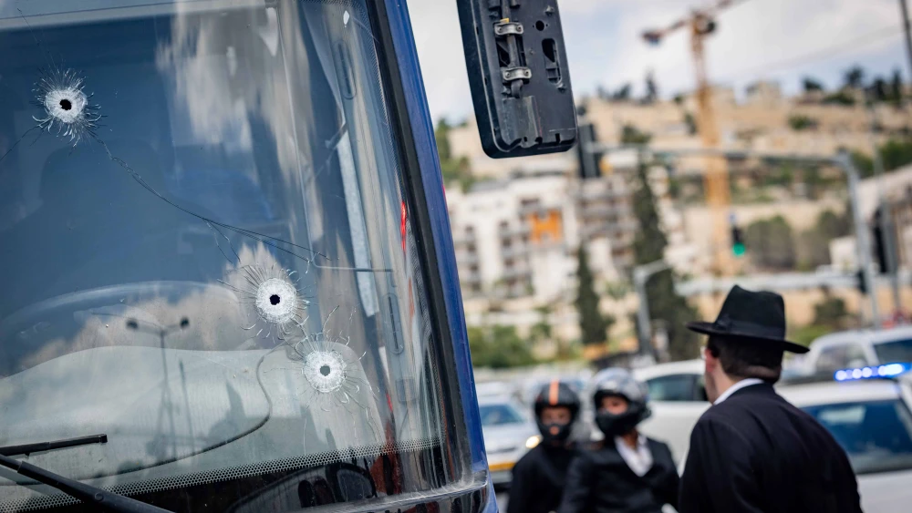 The scene of a terrorist shooting attack at the Ramot Junction near the entrance to Jerusalem, Sept. 8, 2025. Photo by Chaim Goldberg/Flash90.