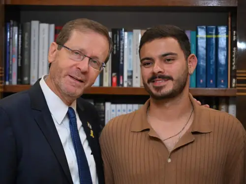 Israeli President Isaac Herzog meets with freed Hamas hostage Omer Wenkert, June 3, 2025. Photo by Haim Zach/GPO.
