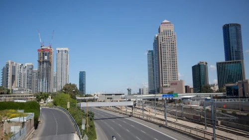 The empty Ayalon highway in Tel Aviv on April 8, 2020. All intercity travel has been banned until after the first days of Passover. Photo by Miriam Alster/Flash90.