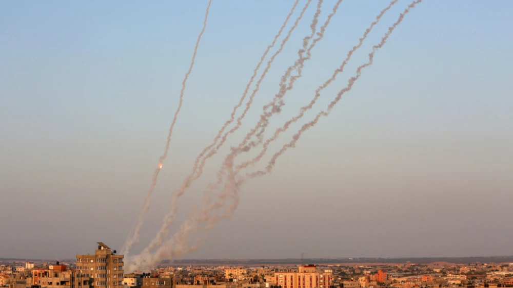 Terrorists in Rafah, the southern Gaza Strip, fire rockets towards Israel, Aug 7, 2022. Photo by Abed Rahim Khatib/Flash90.