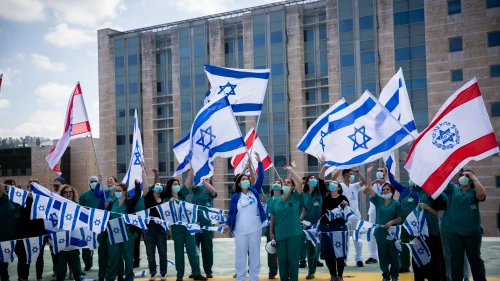 Hadassah Ein Kerem Medical team cheer an Israeli airforce acrobatic team flies over Hadassah Ein Kerem hospital in Jerusalem on Israel's 72nd Inependence Day on April 29, 2020. Photo by Yonatan Sindel/Flash90