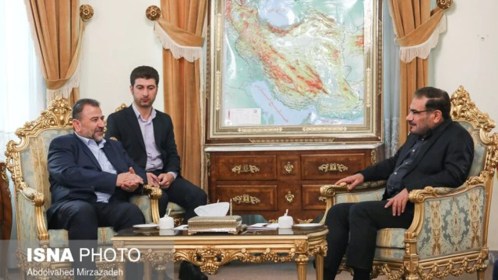 Hamas deputy political bureau chief Saleh al-Arouri (left) meets in Iran with Admiral Ali Shamkhani, secretary of the country's Supreme National Security Council. Credit: ISNA.