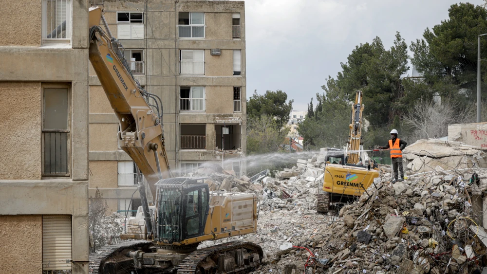 Demolition of residential buildings as part of an urban renewal (pinui-binui) project on Hantke Street in Jerusalem, March 25, 2026. Photo by Rachel Alroey/Flash90.