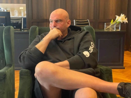 Senator John Fetterman briefs reporters at the David Citadel Hotel in Jerusalem, March 20, 2025. Photo by Alex Traiman/JNS
