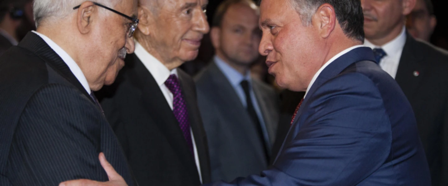 Palestinian Authority leader Mahmoud Abbas (left) speaks with Jordan's King Abdullah II as Israel's President Shimon Peres stands by, at the World Economic Forum on the Middle East and North Africa 2013, in Amman. May 26, 2013. Photo by Flash90.