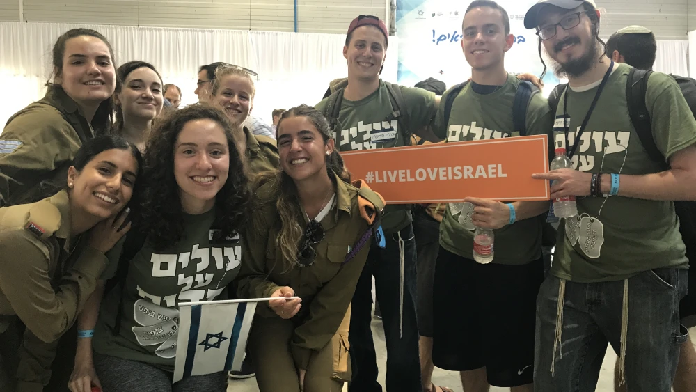 Future lone soldiers united with current members of the Israel Defense Forces at the Nefesh B’Nefesh welcome ceremony in Israel. Credit: Shiryn Solny.