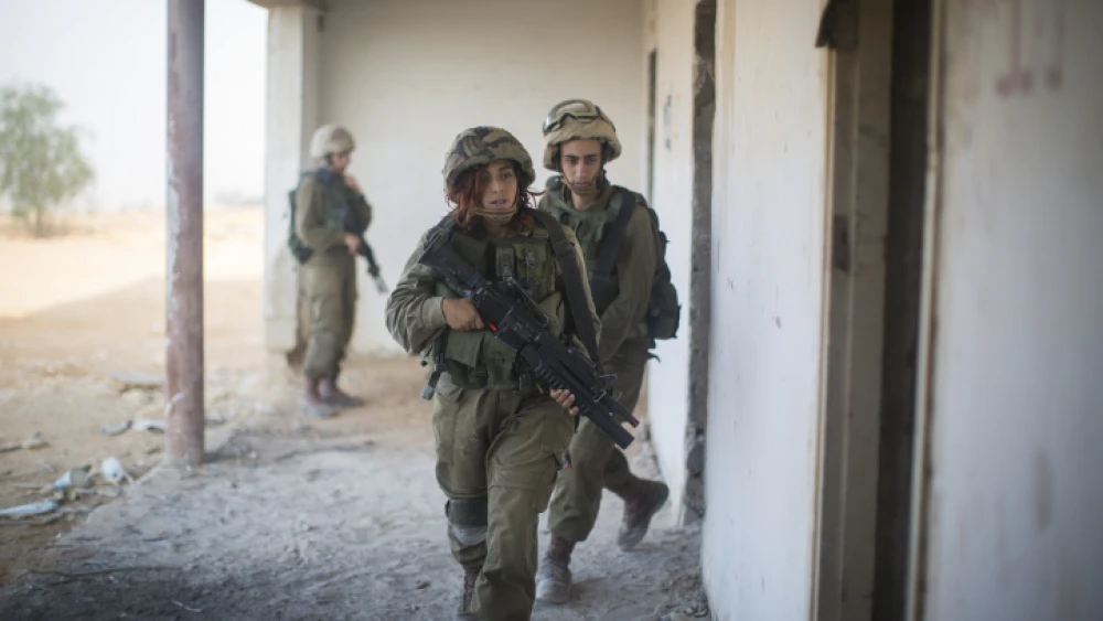 Soldiers of the Bardales Battalion train in urban warfare on a foggy morning near Nitzanim in southern Israel, on July 13, 2016. Formed in 2014, the Bardales Battalion is an infantry combat battalion of the Israel Defense Forces composed of 50 percent female soldiers and assigned for future routine security along the Jordanian border in central Israel. Photo by Hadas Parush/Flash90.