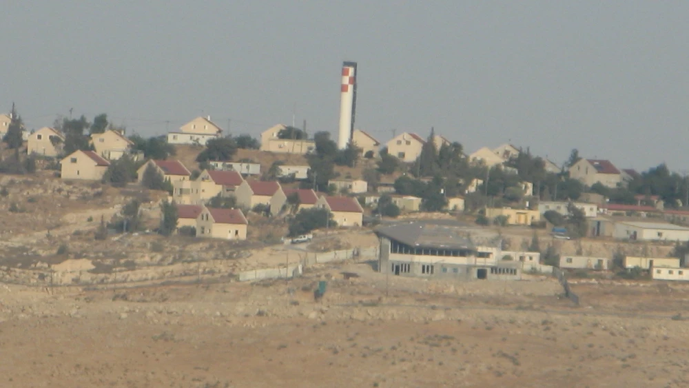 Moshav Carmel in Judea, June 11, 2008. Credit: Ya'akov via Wikimedia Commons.