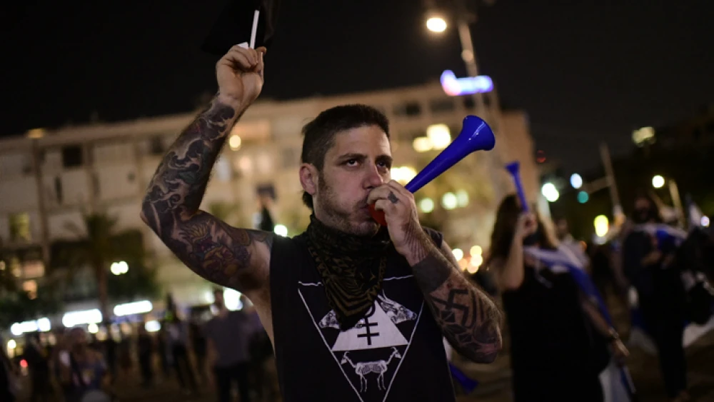 Protesting against Israeli Prime Minister Benjamin Netanyahu at Rabin Square in Tel Aviv on June 4, 2020. Photo by Tomer Neuberg/Flash90.