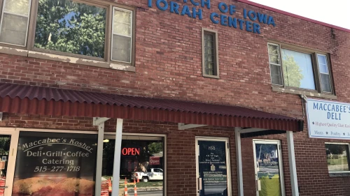 Lubavitch of Iowa Torah Center and Maccabee’s Kosher Deli in Des Moines, Iowa. Photo by Jackson Richman/JNS.