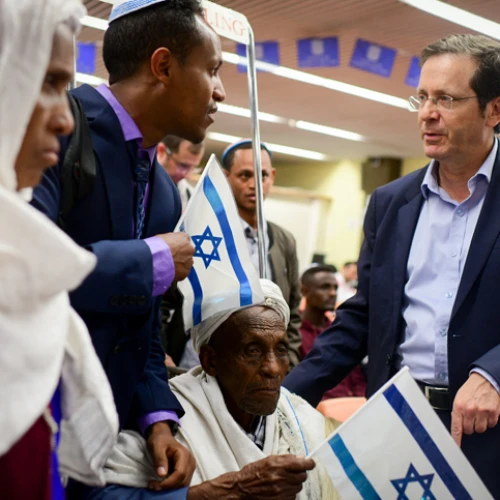 Jewish Agency chairman Isaac Herzog welcomes members of the Falash Mura community as they arrive at Ben Gurion Airport on Feb. 4, 2019. Photo by Tomer Neuberg/Flash90.