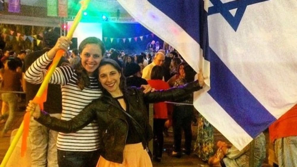 Click photo to download. Caption: Aliyah Annotated columnist Eliana Rudee (right) and Hannah Lilly in Israel. Credit: Courtesy Eliana Rudee.