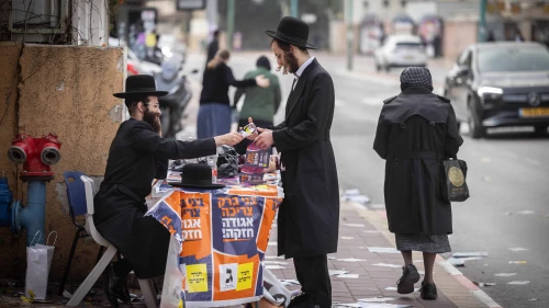 Haredi Jews in the Tel Aviv suburb of Bnei Brak, Feb. 27, 2024. Photo: Chaim Goldberg/Flash90.