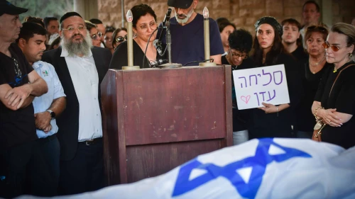 Families attend the funeral of slain hostage Eden Yerushalmi. at a cemetery in Petach Tikva. Eden was killed in Hamas captivity in the Gaza Strip, Sept. 1, 2024. Photo by Avshalom Sassoni/Flash90.