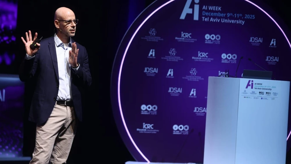 Dror Bin, CEO of the Israel Innovation Authority, speaks at AI Week 2025 at Tel Aviv University, December 2025. Photo by Dror Sithakol.