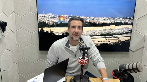 U.S. talk radio host Clay Travis broadcasts live from the JNS studios in Jerusalem.