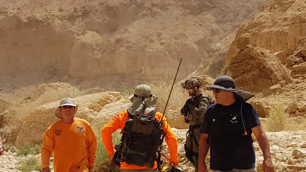 Arava search-and-rescue teams help stranded hikers in the Negev Desert. Credit: JNF-USA.