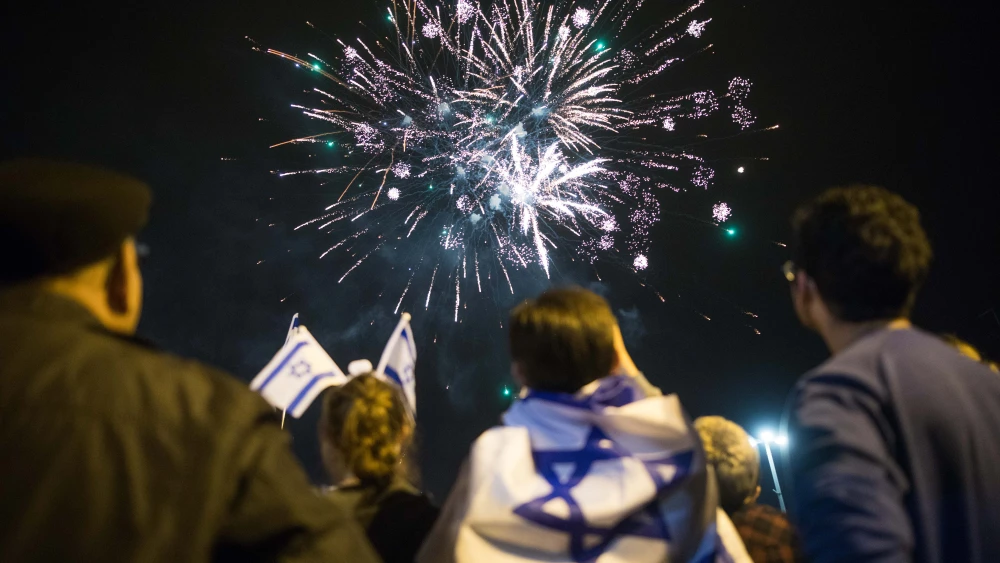 Fireworks during the Israel's 69th Independence Day celebrations in Downtown Jerusalem on May 1, 2017. Credit: Yonatan Sindel/Flash90