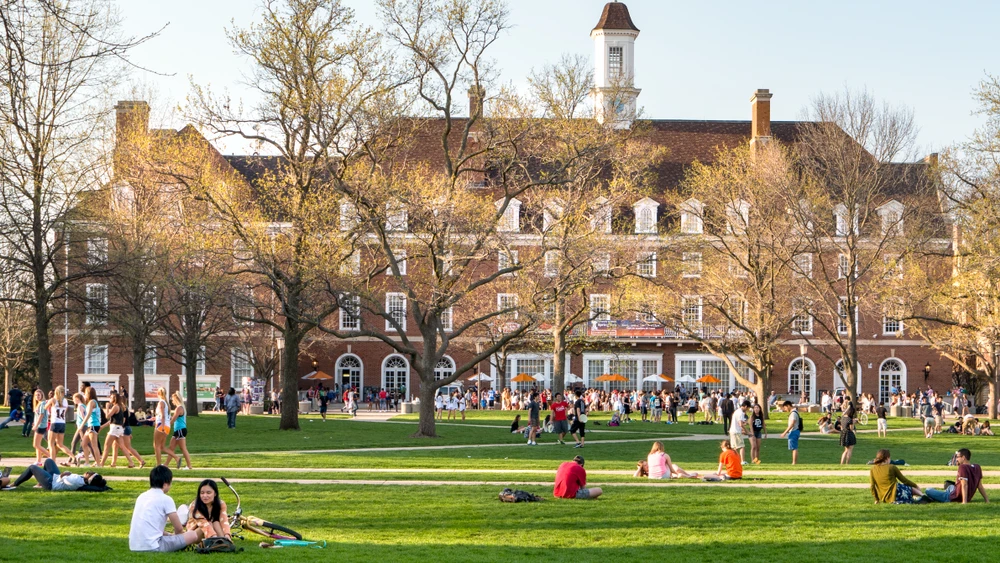 Students on campus at the University of Illinois at Urbana-Champaign. Credit: Leigh Trail/Shutterstock.