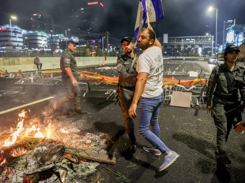 Israelis block Tel Aviv's Ayalon Highway as they protest against Prime Minister Benjamin Netanyahu's decision to fire Defense Minister Yoav Gallant, Nov. 5, 2024. Photo by Itai Ron/Flash90.