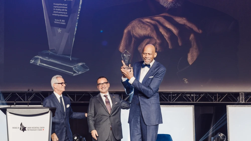 Kareem Abdul-Jabbar receiving Friends of Simon Wiesenthal Center's (FSWC) Ally Against Antisemitism Award. (L-R) FSWC Chair Fred Waks, FSWC President and CEO Michael Levitt, and Abdul-Jabbar. Credit: FSWC.