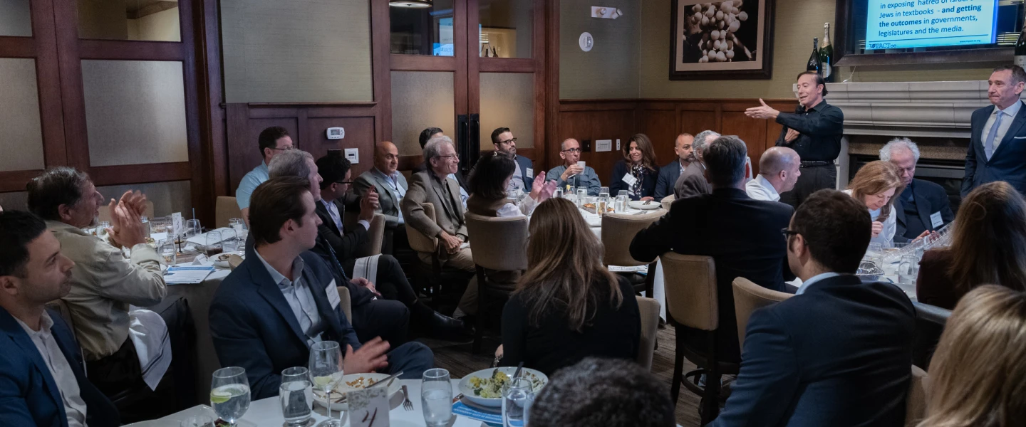 Adam Milstein, a member of the philanthropists’ group that helped to establish the Impact Forum, speaks to a gathering of philanthropists in Los Angeles. Source: Merona Leadership Foundation.