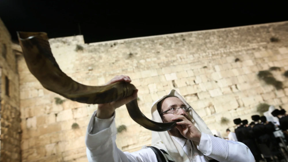 A shofar is blown at the Western Wall in Jerusalem's Old City, at the end of Yom Kippur, Oct. 12, 2016. Photo by Flash90.
