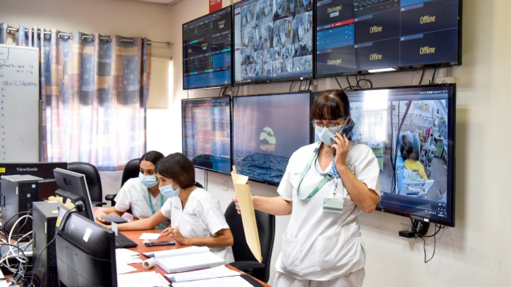 A Soroka Medical Center medical staff member works at the coronavirus ward in Beersheva, Sept. 15, 2020. Photo by Yossi Zeliger/Flash90.