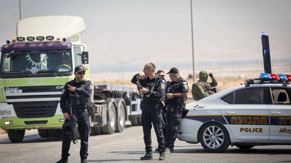 Police at the Allenby Bridge crossing to Jordan after three Israelis were killed by a terrorist on Sept. 8, 2024. Photo by Yonatan Sindel/Flash90.