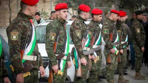 Personal de seguridad de la Autoridad Palestina durante el funeral de Ibrahim Jumaa, miembro del Servicio de Seguridad Preventiva de la Autoridad Palestina, en Nablus, el 27 de diciembre de 2024. Foto: Nasser Ishtayeh/Flash90.