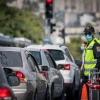 Israeli police officers at a temporary checkpoint in Jerusalem during the three-week nationwide lockdown during the High Holidays due to the coronavirus pandemic, Sept. 22, 2020, Photo by Yonatan Sindel/Flash90.