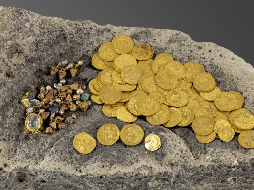 The hoard of gold and jewelry dating to the 6th century, unearthed during archaeological excavations in the ancient city of Hippos near the Sea of Galilee, Sept. 25, 2025. Credit: Dr. Michael Eisenberg/University of Haifa.