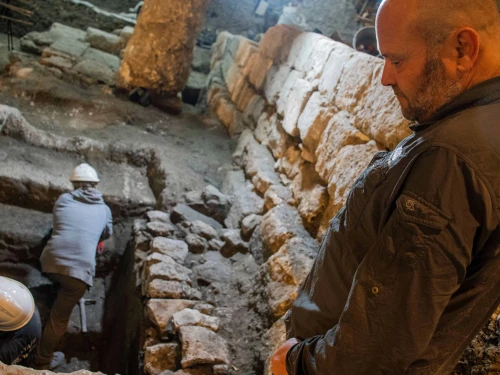 A 2,000-year-old ritual bath is unearthed beneath the Western Wall Plaza in a discovery announced on December 29, 2025. (Emil Aladjem/Israel Antiquities Authority)
