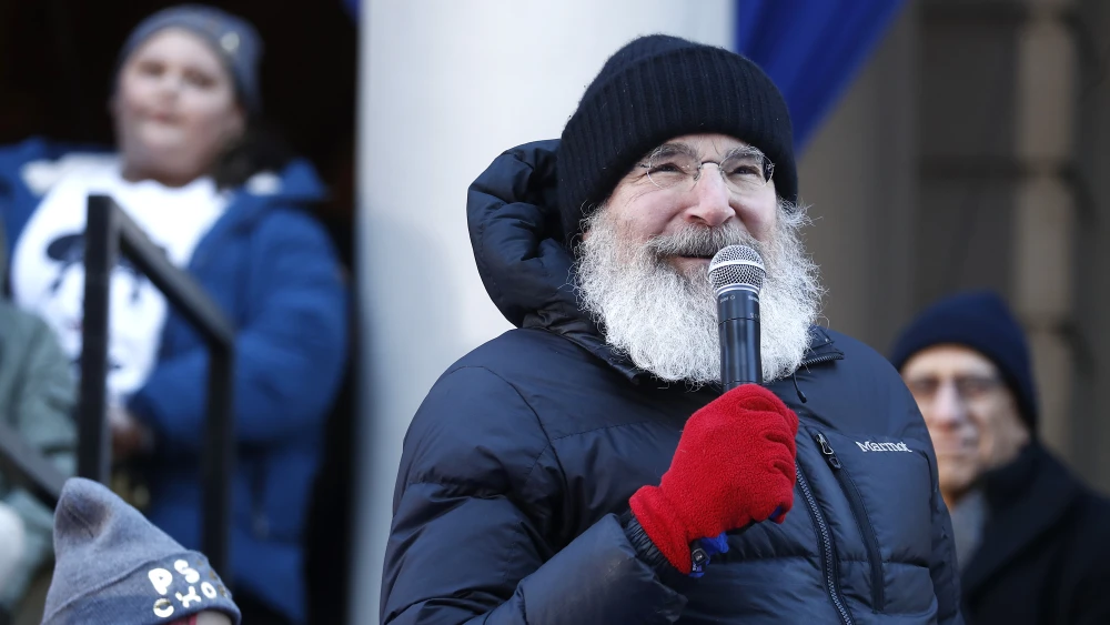 Actor Mandy Patinkin sings during the ceremonial inauguration of New York City Mayor Zohran Mamdani at City Hall in New York City, on Jan. 1, 2026. Photo by John Lamparski/Getty Images.