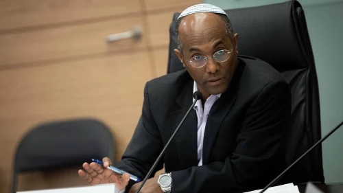 Knesset member Moshe Solomon leads Education, Culture, and Sports Committee meeting in the Israeli parliament on Feb. 15, 2023. Photo by Yonatan Sindel/Flash90.